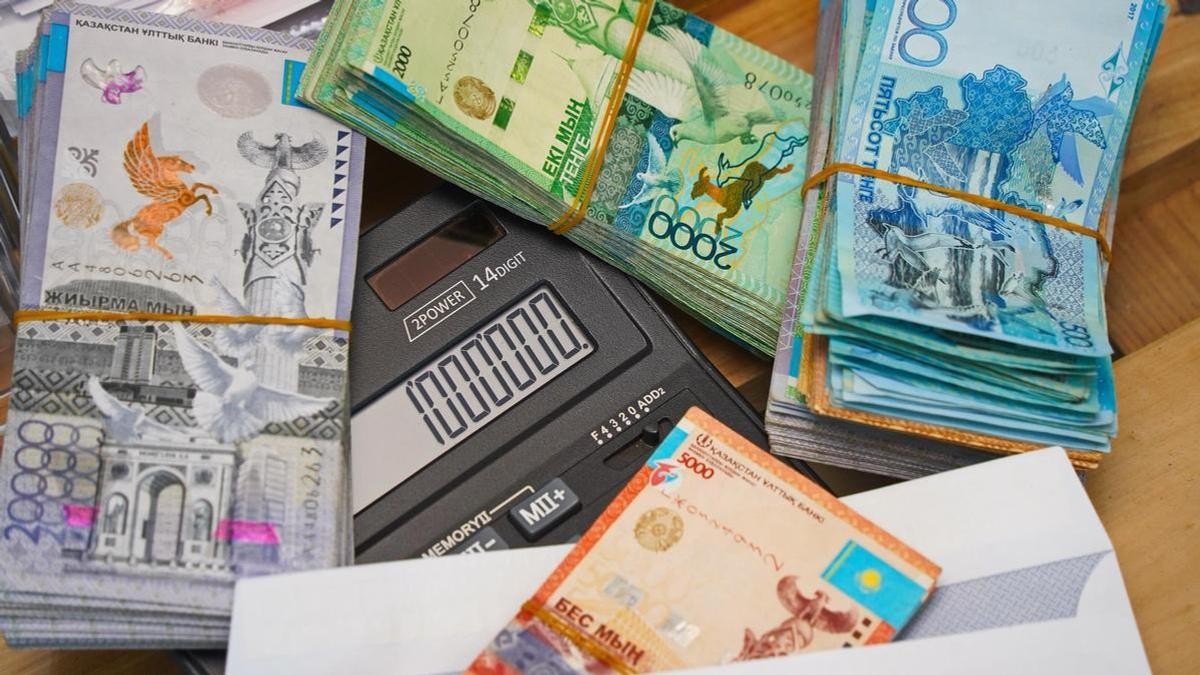 Конверттегі жалақы: ұлттық қауіпсіздік пен әлеуметтік әділеттілік мәселесі